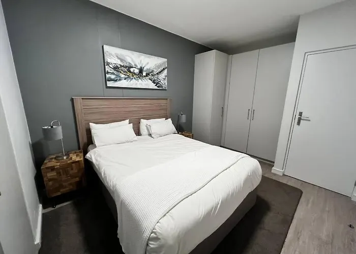 Stunning 2 Bedroom Apartment In Rosebank Central